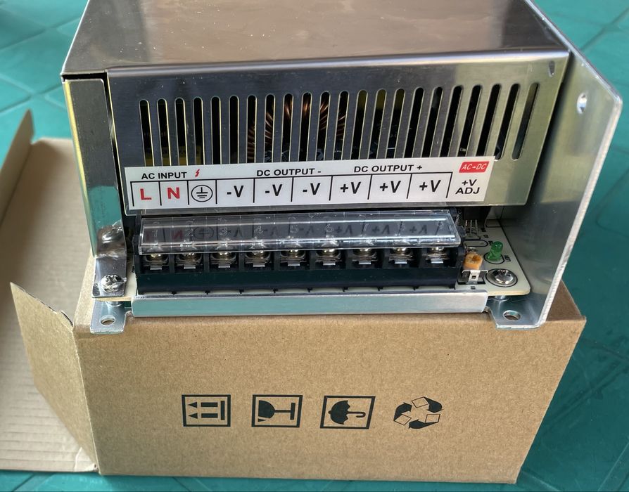 Se vinde urgent 2 buc SURSA DE RETEA IN COMUTATIE SMPS 12V 60A 720W, 150 roni ambele bucati!