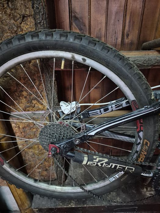 Колело със скъсана рамка