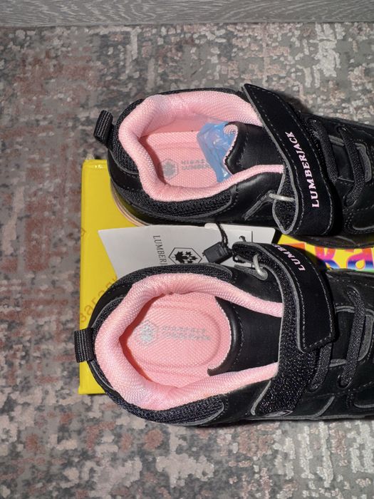 Детский кроссовка оригинал 28 размер