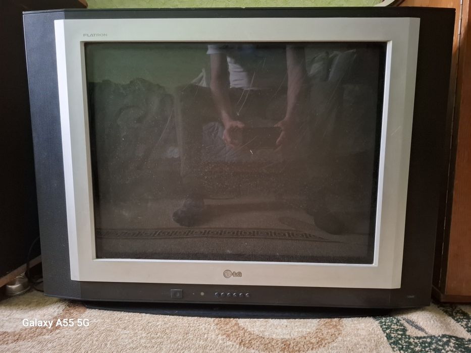 Телевизор LG FLATRON в хорошем состоянии