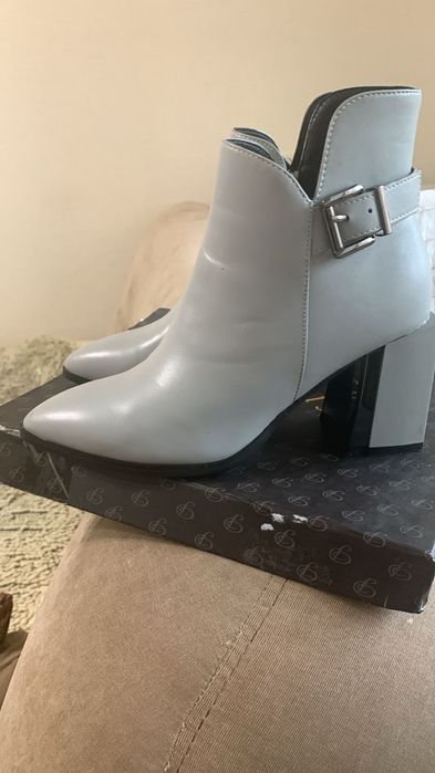 Продам сапожки женские