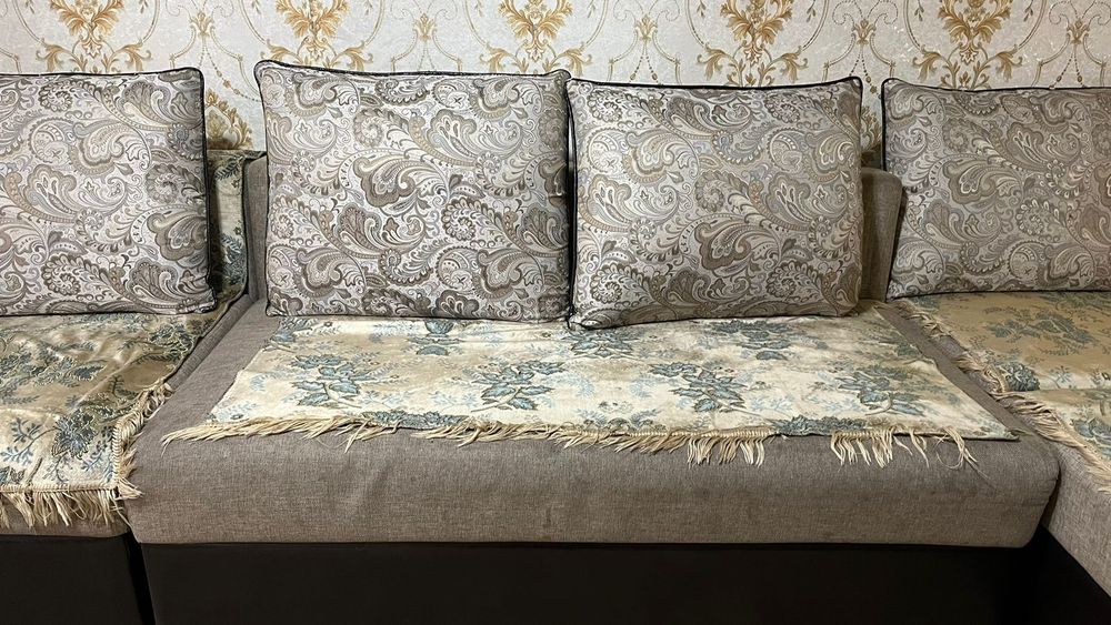 Диван угловой 120000тыс