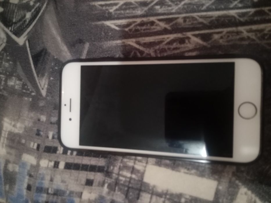 Продам IPhone 6    .