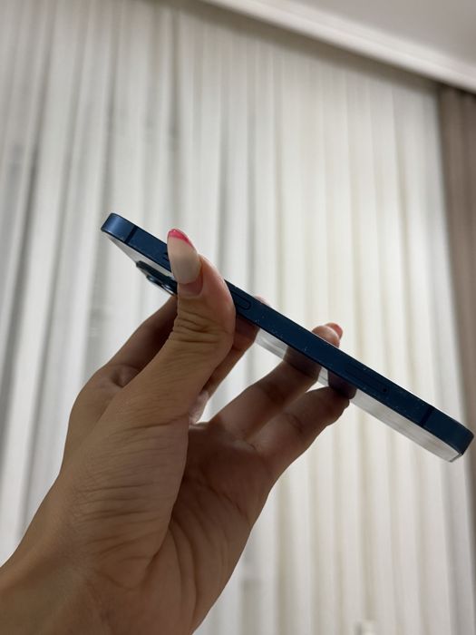 Продам iphone 13 blue
