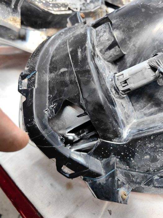 Оригинални фарове Mitsubishi L200