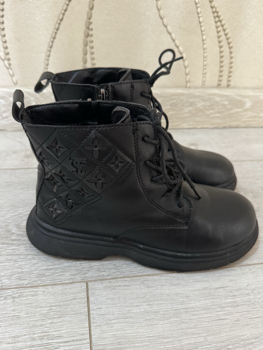 Продам ботинки на девочку