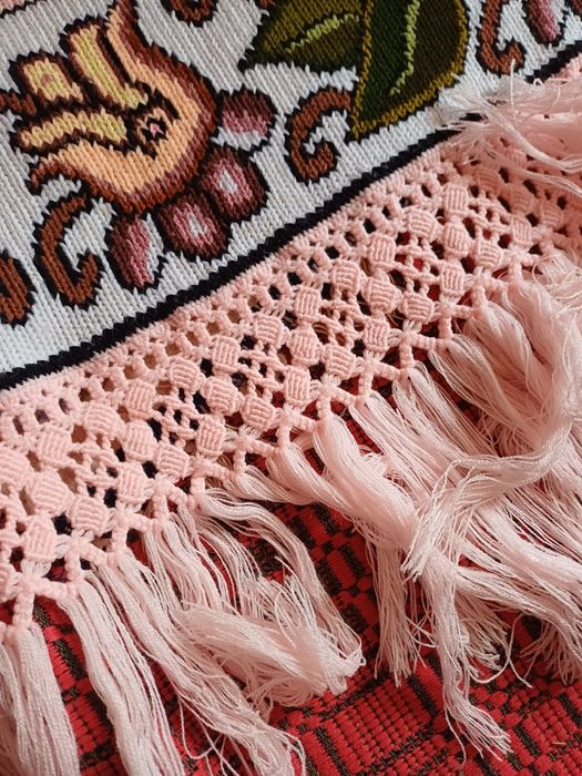 Fata de masa cusuta in chelin