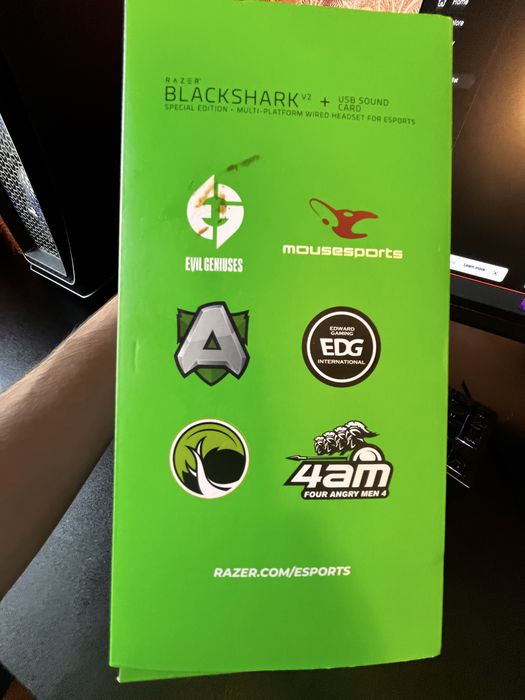 Razer Blackshark V2 + USB sound card - special edition • multi platform wired headset for esports