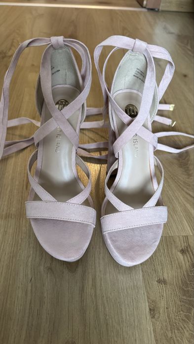 Високи дамски обувкк