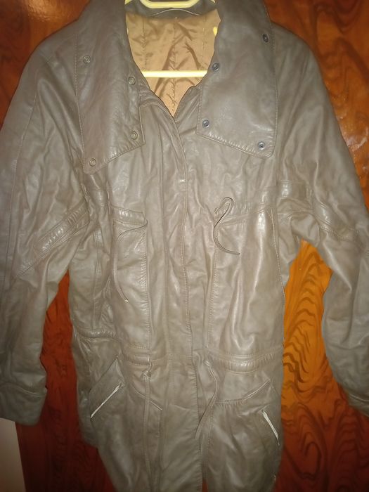 Vand haină de piele