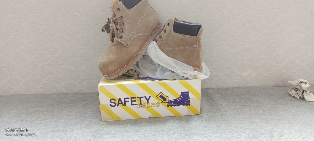 Продам навыйе ботинки