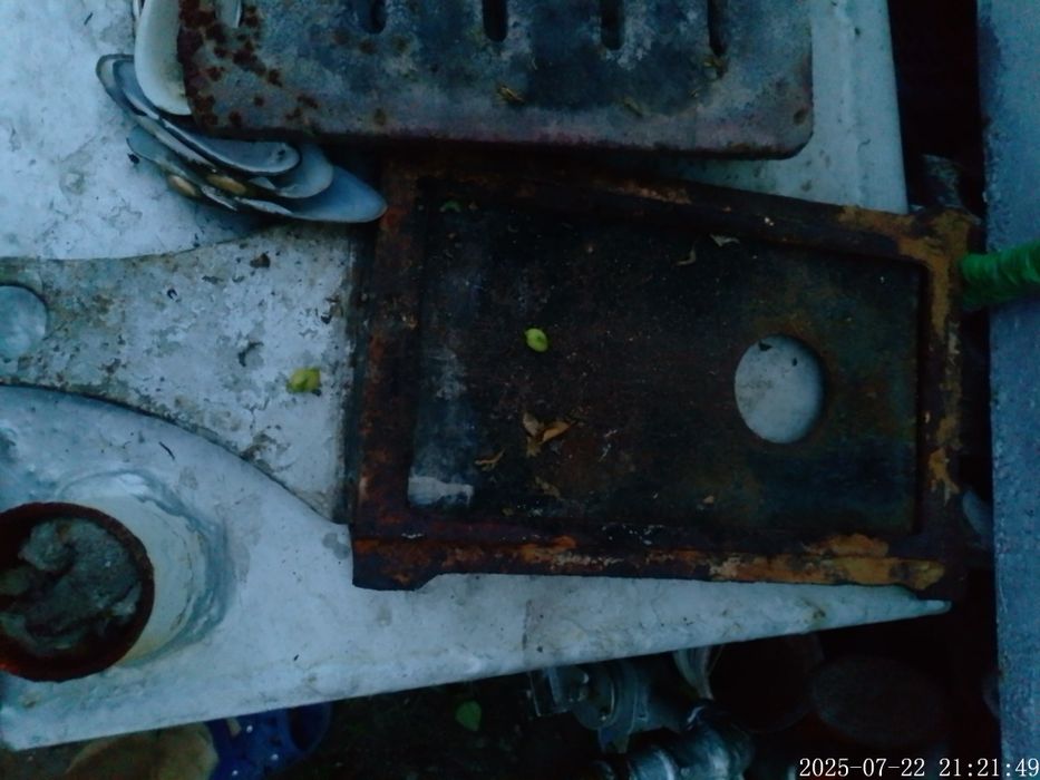 Чугунная дверь и задвижка