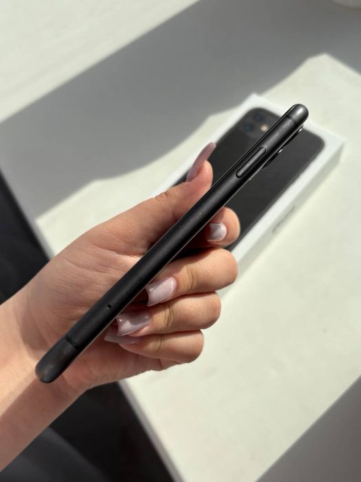 Iphone 11в идеальном состоянии.