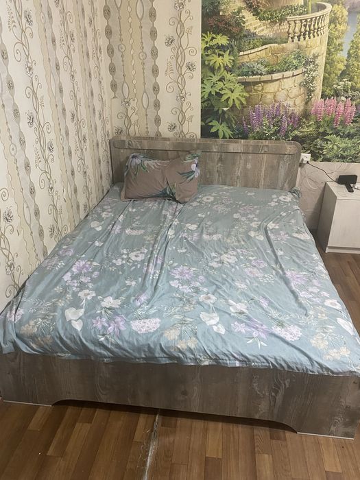 двухспальная кровать