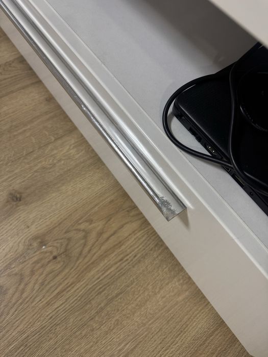 Тв шкаф от бял гланц - Айко