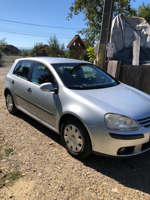 Vând Golf V în stare foarte bunǎ