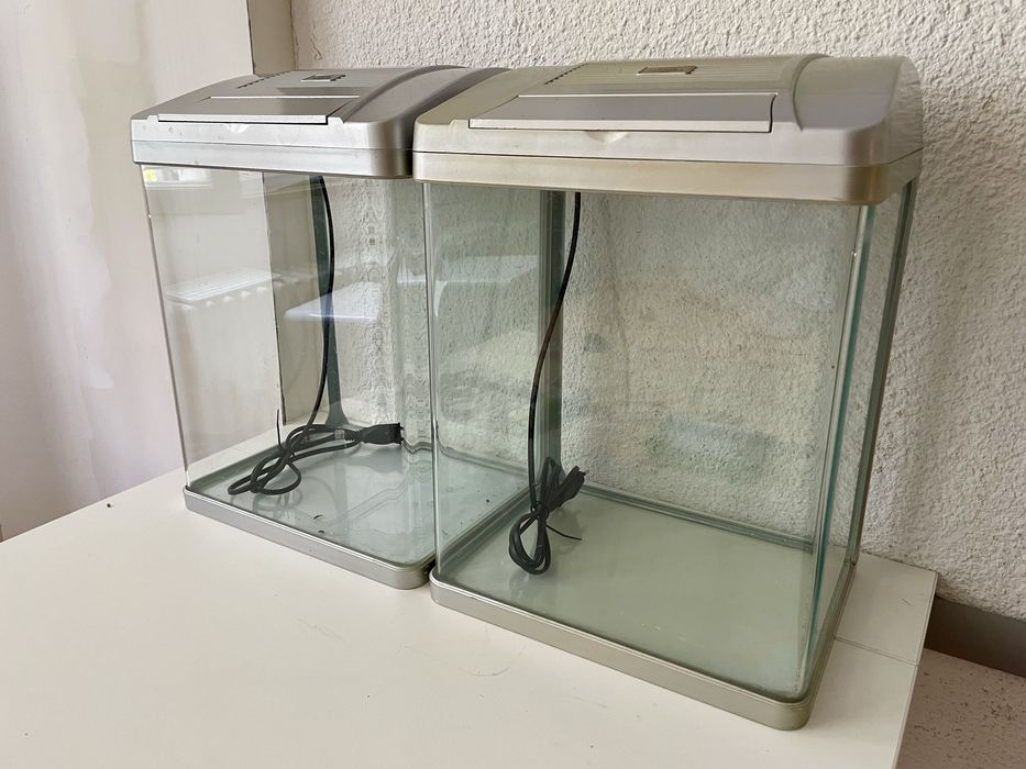 Doua acvarii cu capac, colturi curbate si lumina