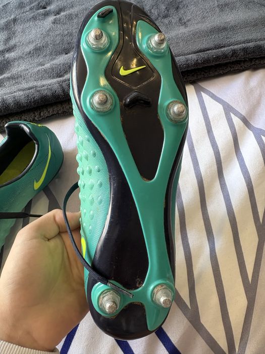 Crampoane nike magista