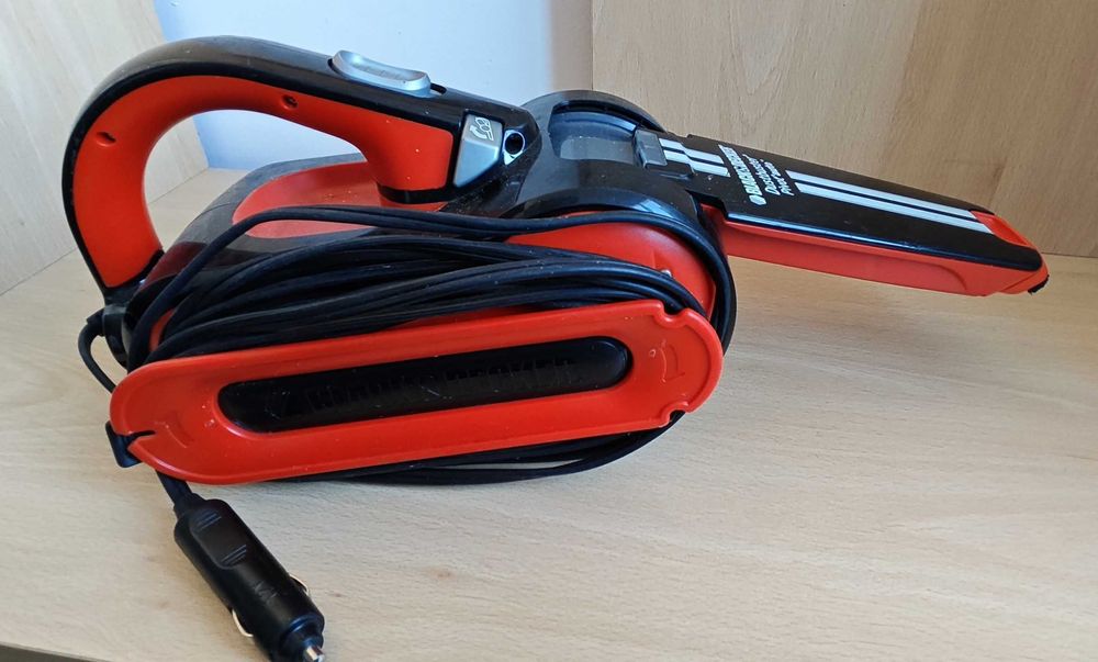 Автомобилна прахосмукачка Black & Decker Dustbuster Pivot Auto.