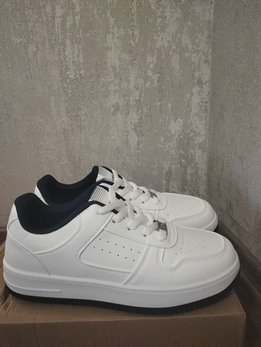 Кроссовка сатылады ер балаға арналған