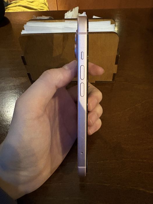 Розовый Айфон  iphone 15 128гб акб 85