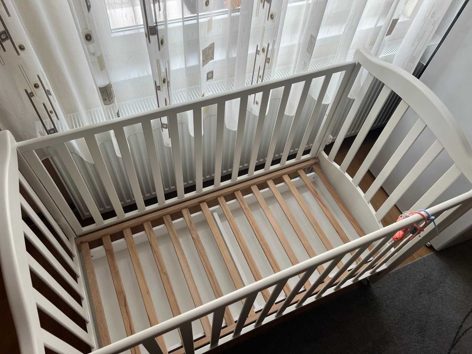 Patut din lemn si saltea pentru copii foarte putin folosit