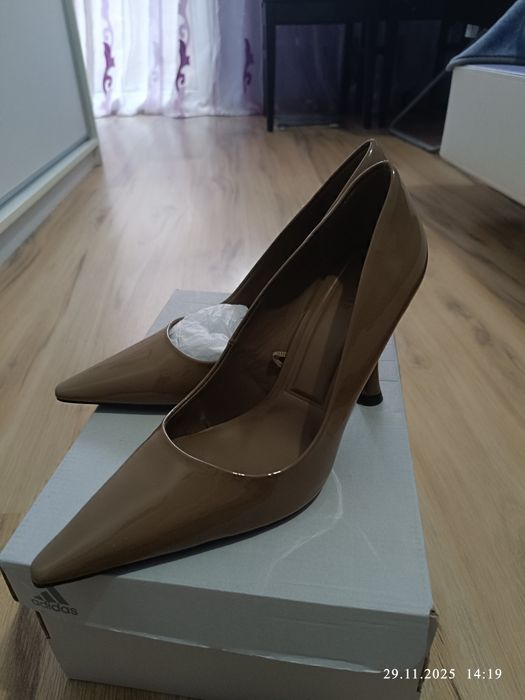 обувки с ток 39 номер