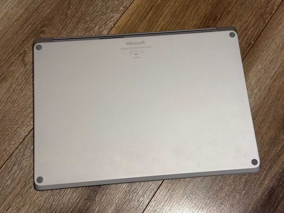 Microsoft Surface Laptop 2 i5-8250U/8RAM/128SSD