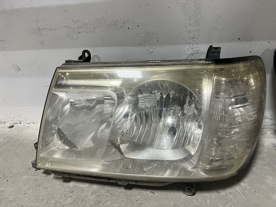 Продам передние фары на LC100!
