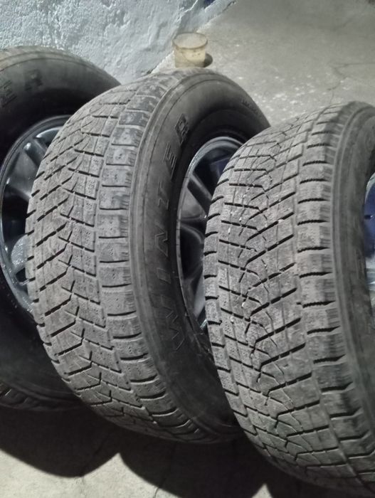 Продам шины зимние.