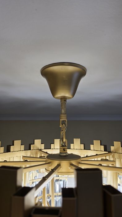 Продаётся стильная люстра в современном стиле (Art Deco)