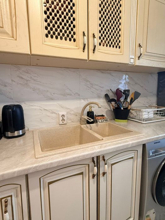 Кухонный мебель...