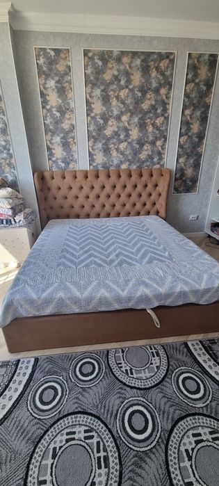 Двуспальная кровать