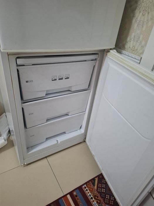 Продам холодильник буу