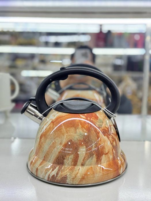 Чайник с мраморным принтом