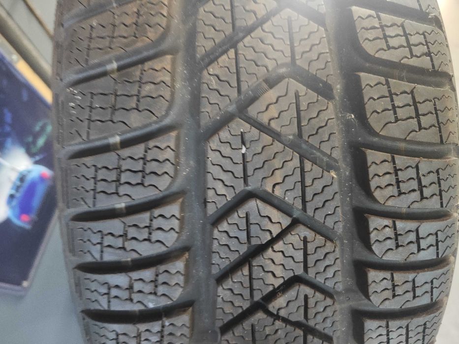 2бр.зимни гуми 225/40/18 Pirelli