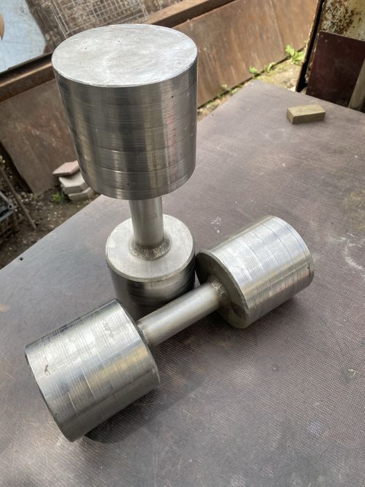 Гантели не разборные 2 штуки.