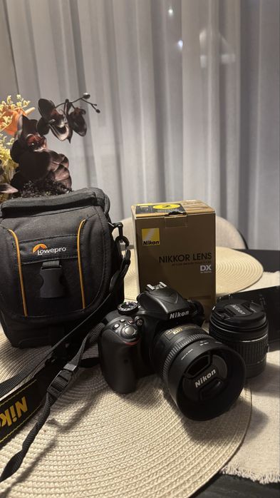 Nikon D330 +35mm f1.8 + 18-55 mm+ geantă transport