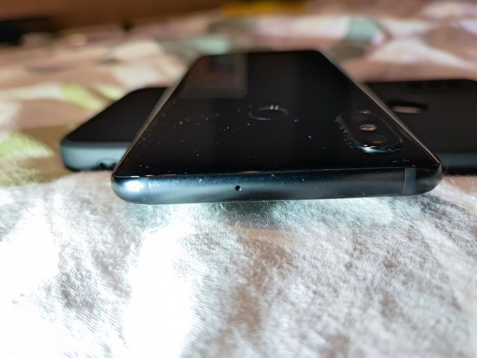 Xiaomi Mi 8 6/64GB – Отлично състояние, пълен комплект
