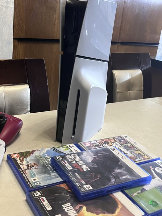 PlayStation 5  Б/у с играми в комплекте