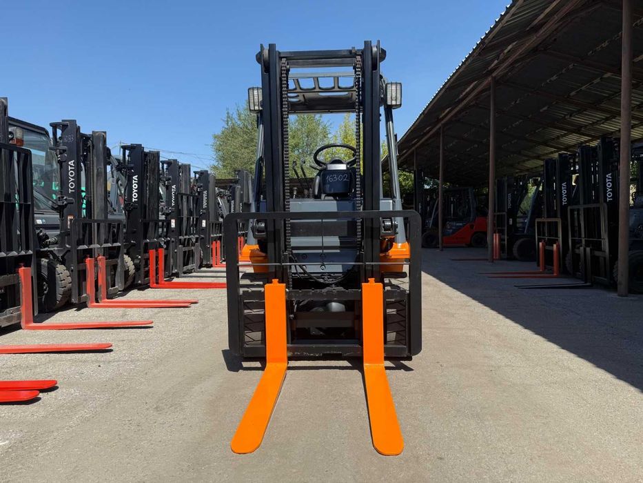 Вилочный погрузчик TOYOTA 7FG25