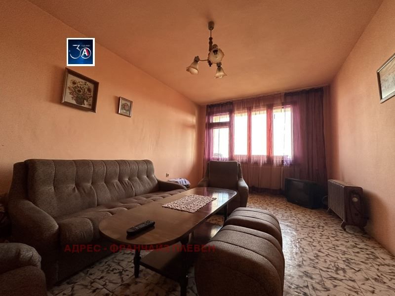 Продава се Тристаен апартамент в Плевен, Сторгозия - 96 кв.м за 1146 €/кв.м - Снимка #1