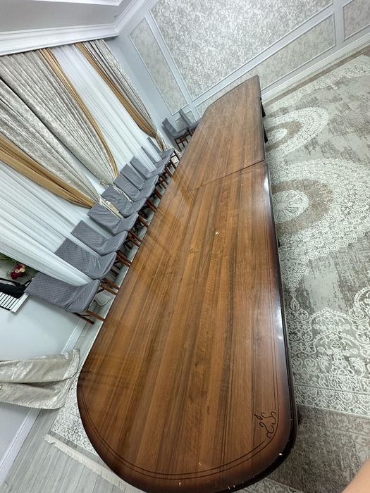 Стол в хорошем состоянии