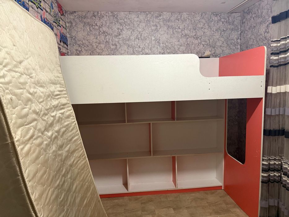 Детская двух этажная кровать