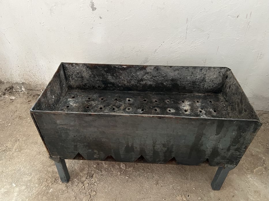 Продам мангал на ножках.