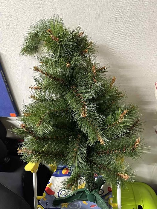 Играчки за деца и изкуствена елха