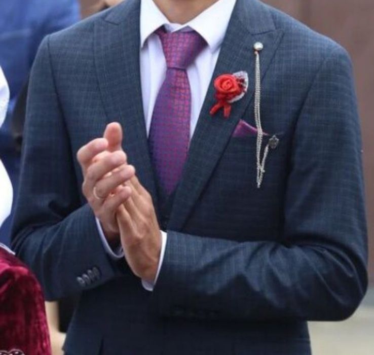 Продам костюм хорошего качества