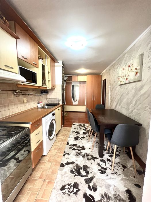 Apartament 3 camere de inchiriat Nicolina cu loc de parcare