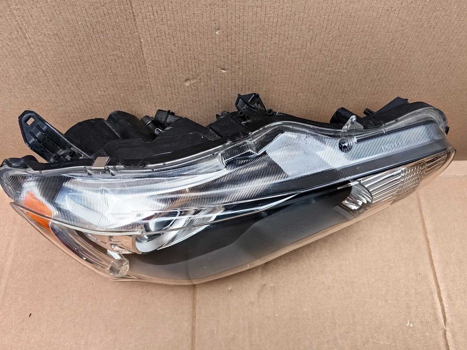 Десен фар за Mitsubishi Outlander 2 Xenon Facelift