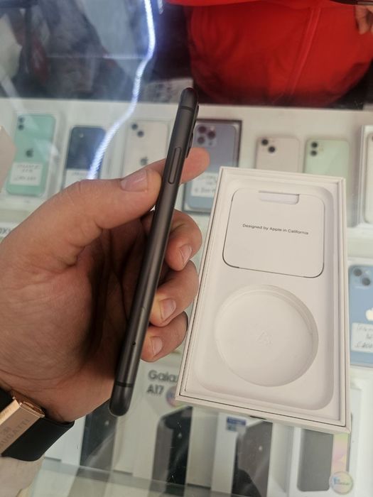 Iphone 11. 100%  64gb